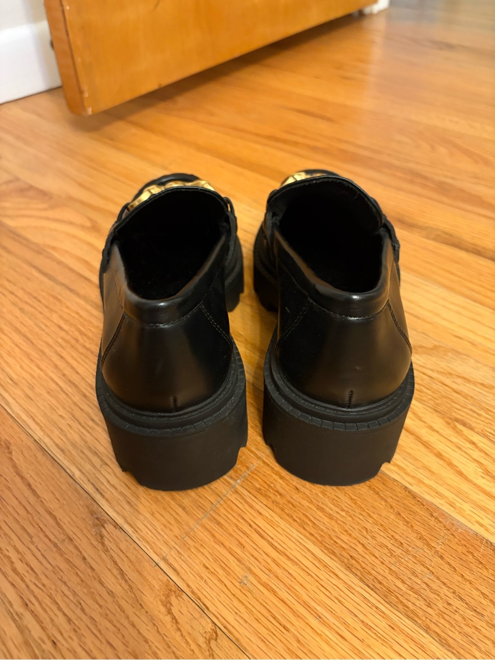 ASOS DESIGN Milan chunky chain detail loafers in black - Picture 5 of 5